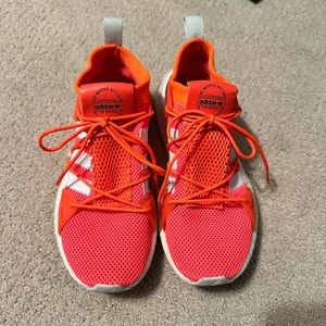 Adidas tennis shoes size 7